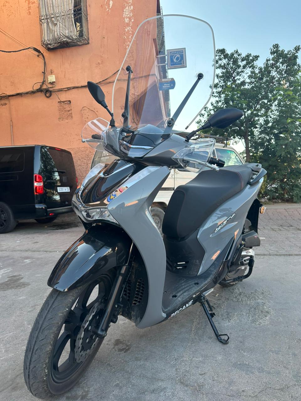 Scooter pour se déplacer à Marrakech avec Moto Rent Al Majd